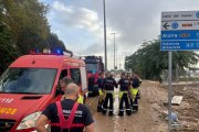 Bomberos de Alicante en una de las zonas de la provincia de Valencia afectadas por la DANA