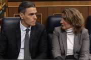 El presidente del Gobierno, Pedro Sánchez, y la actual vicepresidenta tercera y ministra para la Transición Ecológica, Teresa Ribera.