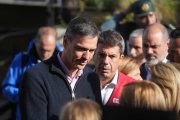 El presidente del Gobierno, Pedro Sánchez, y el presidente de la Generalitta valenciana, Carlos Mazón