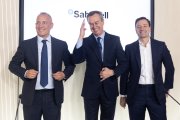 (Foto de ARCHIVO)
El  consejero delegado de Banco Sabadell, César González-Bueno (c), durante una rueda de prensa, en el auditorio del Banco Sabadell, a 31 de octubre de 2024, en Madrid (España). El Banco Sabadell ganó entre enero y septiembre un 25,9% más que en el mismo periodo del año anterior, alcanzando así una cifra récord de beneficio de 1.295 millones de euros, prácticamente igualando en nueve meses el beneficio de todo 2023.

Eduardo Parra / Europa Press
31 OCTUBRE 2024;RESULTADOS;SABADELL;ECONOMÍA;BANCO;FINANCIERO;ENTIDAD;FINANCIERA;
31/10/2024