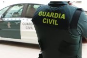 Un agente de la Guardia Civil de espaldas en imagen de archivo