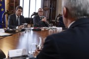 El presidente de la Generalitat valenciana, Carlos Mazón (i) y el nuevo vicepresidente segundo y conseller para la Recuperación Económica y Social, Francisco José Gan Pampols