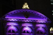 Iluminación en morado de la fachada del Palacio de Navarra con motivo del 25N Día Internacional de Eliminación de la Violencia hacia las Mujeres