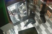 Detenidos dos jóvenes acusados de robar en más de diez cafeterías y restaurantes del puerto de Calpe