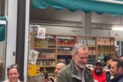 Los Reyes y sus hijas durante la visita privada sorpresa a Catarroja, a 22 de diciembre de 2024.

Europa Press Reportajes / Europa Press
22/12/2024
