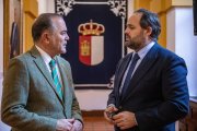 El presidente del Partido Popular de Castilla-La Mancha, Paco Núñez,con el presidente de la Federación de Municipios y Provincias de Castilla-La Mancha (FEMP-CLM) y alcalde de Talavera de la Reina, José Julián Gregorio.

REMITIDA / HANDOUT por PP
Fotografía remitida a medios de comunicación exclusivamente para ilustrar la noticia a la que hace referencia la imagen, y citando la procedencia de la imagen en la firma
17/1/2025