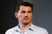 Iker Casillas, como su ex Sara Carbonero, sigue copando portadas por sus relaciones más o menos serias.