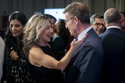 La vicepresidenta segunda del Gobierno y ministra de Trabajo en funciones, Yolanda Díaz y el presidente del PP, Alberto Núñez Feijóo, conversan.