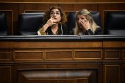 (Foto de ARCHIVO)
(I-D) La vicepresidenta primera y ministra de Hacienda, María Jesús Montero, y la vicepresidenta segunda y ministra de Trabajo y Economía Social, Yolanda Díaz, durante un pleno en el Congreso de los Diputados, a 19 de diciembre de 2024, en Madrid (España). El Pleno del Congreso da 'luz verde' definitiva al proyecto de ley por el que se crea un nuevo impuesto mínimo para las empresas multinacionales, una norma que incluye parte de la reforma fiscal que quería el Gobierno. La duda es si se incluirán las enmiendas de PP y Junts que se han introducido en el Senado y que pueden llegar al Boletín Oficial del Estado (BOE) en contra del criterio del Gobierno. Por otro lado, durante la sesión plenaria, también se vota el proyecto de ley orgánica de prevención de las pérdidas y el desperdicio alimentario.

Fernando Sánchez / Europa Press
19 DICIEMBRE 2024;BOE;JUNTS;PP;LUZ VERDE;MEDIDAS;CONGRESO
19/12/2024