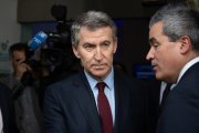 El presidente del PP, Alberto Núñez Feijóo, a su salida de la V edición del Foro ANFAC 2025, en el Palacio de Linares, a 20 de febrero de 2025, en Madrid (España).