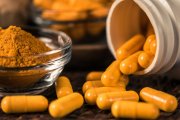 Suplemento de cúrcuma orgánica con jengibre y pimienta negra de Nutralie