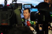 El ministro de Transportes, Óscar Puente, atiende a los medios de comunicación.
