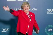 La cantante Karina a su llegada a la firma en el Libro de Honor