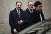 El ex ministro de Transportes José Luis Ábalos (1i) sale de declarar al Tribunal Supremo, a 20 de febrero de 2025, en Madrid (España). Ábalos está citado para que declare como imputado en el Tribunal Supremo (TS) por la presunta adjudicación de contratos.