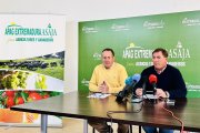 El presidente de Apag Extremadura Asaja, Juan Metidieri, y el presidente de Agryga, Herminio Íñiguez, en una rueda de prensa.