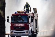 (Foto de ARCHIVO)
Un camión de bomberos trabaja en la extinción del fuego, en Las Lagunetas, a 22 de agosto, en La Esperanza, Tenerife, Canarias (España). El incendio se originó el pasado martes, 15 de agosto, en el monte Arafo de la isla y ya alcanza las casi 15.000 hectáreas calcinadas. En la actualidad, el fuego está fuera de control pese al trabajo de los equipos de extinción y ha alcanzado un perímetro que abarca casi los 90 kilómetros a lo largo de diez municipios, siendo la zona norte la que más preocupa. El incendio no se ha cobrado ninguna vida humana y las llamas no han quemado viviendas, aunque hay 12.000 vecinos desalojados.

Europa Press / Europa Press
22 AGOSTO 2023;FUEGO;INCENDIO;LLAMAS;HECTÁREAS;QUEMADO;CALCINADO;DESALOJOS
22/8/2023