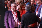 (Foto de ARCHIVO)
La esposa del presidente del gobierno, Begoña Gómez, junto al secretario de Organización del PSOE, Santos Cerdán, durante el 41 Congreso Federal del PSOE en el Palacio de Congresos y Exposiciones. A 1 de diciembre de 2024, en Sevilla, Andalucía (España). El 41 Congreso Federal del PSOE concluye en Sevilla con su jornada de clausura celebrada en Fibes. Durante el evento, se trazaron las líneas estratégicas del partido para los próximos años, destacando el compromiso con las políticas sociales, la igualdad y la sostenibilidad. La clausura contó con la presencia de destacados líderes socialistas y delegados de todo el país.

Rocío Ruz / Europa Press
01/12/2024