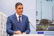 El presidente del Gobierno, Pedro Sánchez interviene en el acto de entrega de llaves de viviendas de alquiler asequible. A 17 de marzo de 2025 en Sevilla, Andalucía (España). El presidente del Gobierno, Pedro Sánchez, y el presidente de la Junta de Andalucía, Juanma Moreno, participan en la entrega de llaves a los nuevos inquilinos de una promoción de vivienda pública de alquiler asequible en el Residencial Hacienda El Rosario, ubicado en el barrio de Torreblanca de Sevilla. Este proyecto forma parte de las iniciativas para fomentar el acceso a la vivienda y reforzar el parque residencial asequible en la ciudad.

Francisco J. Olmo / Europa Press
17/3/2025