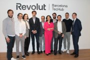 (Foto de ARCHIVO)
Equipo de Revolut en el Barcelona Tech Hub, que la compañía quiere que sea su "centro neurálgico" en innovación y desarrollo tecnológico para el suroeste de Europa

REVOLUT
12/4/2024