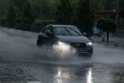 Archivo - Varios coches circulan bajo la lluvia, a 29 de mayo de 2023, en Madrid (España). 