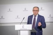Archivo - El consejero de Hacienda, Administraciones Públicas y Transformación Digital, Juan Alfonso Ruiz Molina, en rueda de prensa.