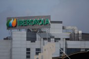 (Foto de ARCHIVO)
Fachada de la sede de Iberdrola, a 31 de marzo de 2023, en Madrid (España). Energías Renovables Ibermap, la 'joint venture' creada en 2021 por Mapfre e Iberdrola para coinvertir en energías limpia, ha alcanzado los 445 megavatios (MW) en cartera mediante la suma de 150 nuevos MW fotovoltaicos, lo que ha llevado a una modificación de su estructura accionarial. De esta forma, la cartera de la firma se compone de 295 MW eólicos y 150 MW fotovoltaicos. La 'joint venture' contempla la incorporación de más activos a futuro, según han explicado las compañías.

Eduardo Parra / Europa Press
31 MARZO 2023;IBERDROLA;ENERGÍAS RENOVABLES
31/3/2023