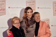 Tamara Gorro en la presentación de su nuevo libro, junto a su madre y abuela