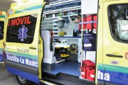 Archivo - UVI movil, ambulancia, transporte sanitario, SESCAM.
