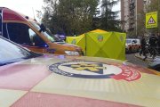 Muere un motorista al estamparse contra un coche que esperaba en un semáforo de la avenida de la Aviación.