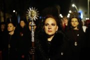 Varias Manolas durante la procesión de ‘La misericordia’, en el Jueves Santo de Viveiro, a 17 de abril de 2025, en Viveiro, Lugo, Galicia (España)