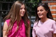 La Infanta Sofía junto a su madre, la Reina Letizia.