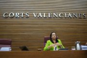 La presidenta de Les Corts, Llanos Massó