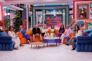 A más de uno y de dos les recuerda mucho el plató de "La Familia de la Tele" a la Casa de Gran Hermano de Telecinco.