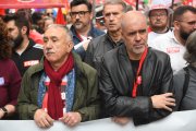 (Foto de ARCHIVO)
El secretario general de la UGT, Pepe Álvarez (i) y el secretario general de CCOO, Unai Sordo (d), durante la manifestación por el Día del Trabajador, a 1 de mayo de 2025, en Madrid (España). Los sindicatos UGT y CCOO han convocado hoy 1 de mayo, en más de 50 ciudades, a la ciudadanía a participar en los actos y manifestaciones para defender los derechos de las personas trabajadoras. El lema de este año es 'Proteger lo conquistado, ganar futuro' para persistir en que se cumpla el acuerdo para rebajar la jornada laboral hasta las 37,5 horas en 2025 y urgir a que se abra una mesa de diálogo social para reformar el despido en España.

Fernando Sánchez / Europa Press
01 MAYO 2025;TRABAJADOR;1 DE MAYO;MANIFESTACIÓN;DERECHOS;LABORALES
01/5/2025