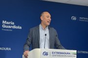 El portavoz del PP de Extremadura, José Ángel Sánchez Juliá, en rueda de prensa.