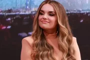 Melody negocia in extremis con Telecinco para fijar una estratosférica cifra.
