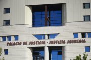 Archivo - Fachada del Palacio de Justicia de Pamplona.