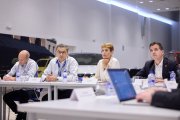 Archivo - La presidenta del Gobierno de Navarra, María Chivite,, el presidente de Volkswagen Navarra (i), Michael Hobusch y el consejero de Industria y de Transición Ecológica y Digital Empresarial del Gobierno foral, Mikel Irujo, en una reunión en Landab.