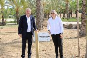 El rector de la UMH, Juan José Ruiz (i), y la periodista Paloma del Río (d)

REMITIDA / HANDOUT por UMH
Fotografía remitida a medios de comunicación exclusivamente para ilustrar la noticia a la que hace referencia la imagen, y citando la procedencia de la imagen en la firma
19/6/2025