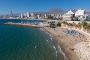 (Foto de ARCHIVO)
Imagen de archivo de la playa del Mal Pas en Benidorm

REMITIDA / HANDOUT por TURISME COMUNITAT VALENCIANA
Fotografía remitida a medios de comunicación exclusivamente para ilustrar la noticia a la que hace referencia la imagen, y citando la procedencia de la imagen en la firma
18/11/2017