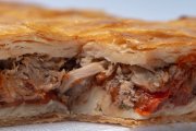 En muchas empanadas de atún del supermercado, la cebolla supera al pescado y domina el relleno, según la OCU.