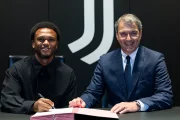 Openda firma su contrato