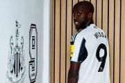 Wissa, el nuevo 9 del Newcastle