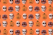 Composición visual que mezcla calaveras mexicanas, máscaras oscuras y calabazas clásicas de Halloween.
