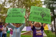 Varias personas durante una concentración para exigir el derecho al aborto libre en la sanidad pública para todas, frente al Ministerio de Sanidad.