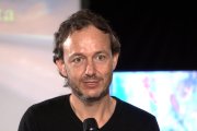 Pablo Benegas deja el grupo ante el supuesto regreso de Amaia Montero a la banda.

Benegas, guitarrista de la banda donostiarra La Oreja de Van Gogh deja el grupo, según ha adelantado la Cadena 100. Así lo ha anunciado tras el supuesto regreso de Amaia Montero a la banda. Cuando se cumple un año del comunicado en el que anunciaban la marcha de Leire Martínez después de 17 años como vocalista del grupo, y horas antes de anunciar las fechas de la gira por España y Latinoamérica con la que celebrarán en la primavera de 2026 su 30º aniversario en el mundo de la música.

SOCIEDAD
EuropaPress.TV (Europa Press / Instagram / Starlit