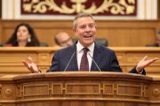 El presidente de la Junta de Castilla-La Mancha, Emiliano García-Page, durante la primera sesión del Debate sobre el Estado de la Región, en las Cortes de Castilla-La Mancha, a 16 de octubre de 2025, en Toledo, Castilla-La Mancha (España). Page se enfrenta desde hoy al segundo Debate sobre el Estado de la Región (DER) de la legislatura en el que prevé dejar medidas en materia de vivienda y de deducciones fiscales. PP y Vox quieren dejar patente, a su juicio, el "agotamiento" del responsable autonómico y negar la "visión idílica" que dan de la Comunidad Autónoma y su gestión.

Juanma Jiménez / Europa Press
16/10/2025