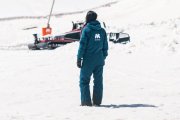 Un trabajador en Aramón
