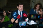 El presidente de la Junta de Castilla y León, Alfonso Fernández Mañueco, ofrece declaraciones a la prensa antes de presentar la Campaña de Turismo de Castilla y León, en la Real Academia de Bellas Artes de San Fernando, a 28 de octubre de 2025, en Madrid (España). Bajo el lema “aquí, menos ruido y más nueces”, Mañueco presenta su proyecto para situar a Castilla y León entre las tres mejores comunidades de España.

Fernando Sánchez / Europa Press
28/10/2025