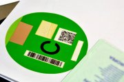 El impuesto de circulación en Madrid se calculará en 2026 en función del distintivo ambiental, como este de categoría C.